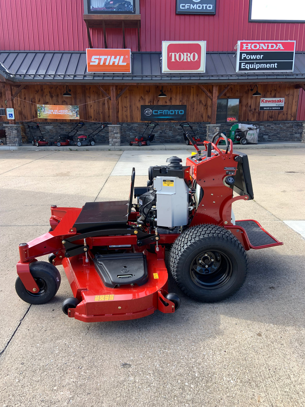 Toro GrandStand HDX 72" Stand-On Mower 37 HP Vanguard EFI 72517 - view 3