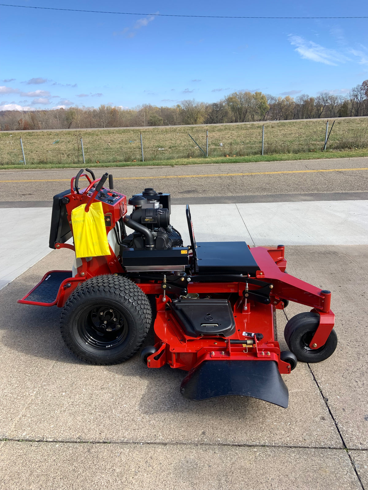 Toro GrandStand HDX 72" Stand-On Mower 37 HP Vanguard EFI 72517 - view 4