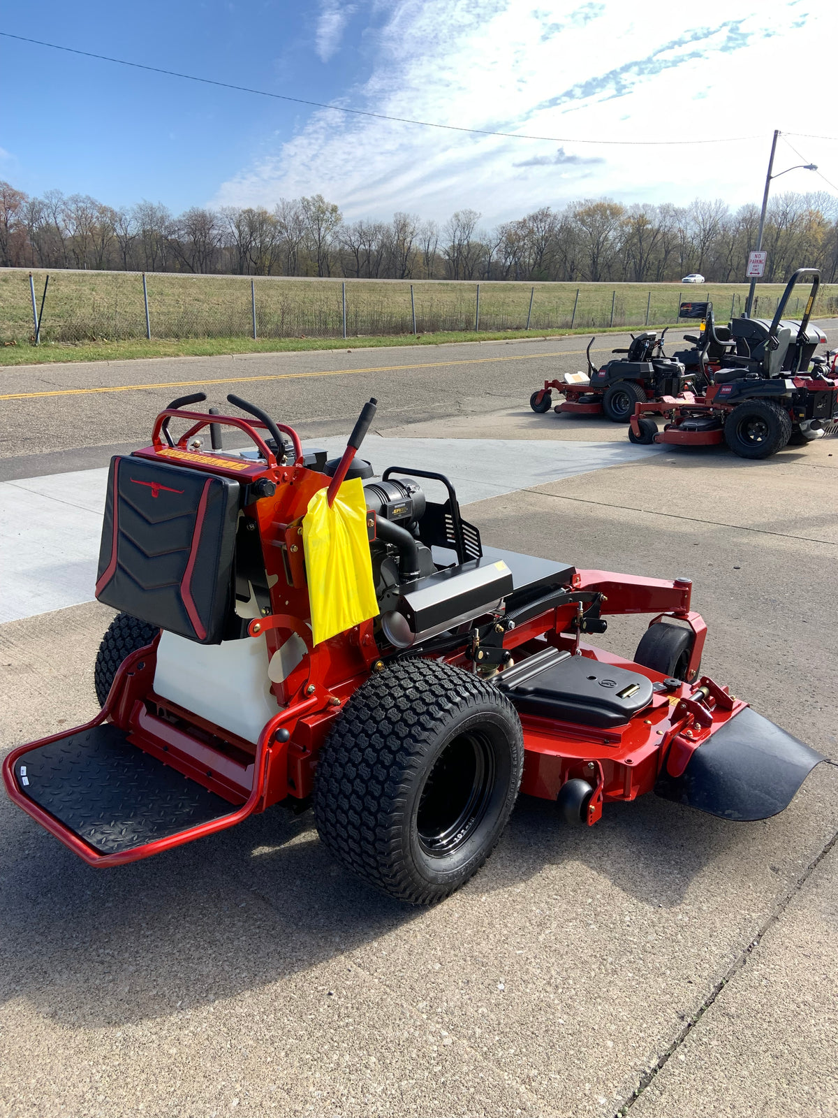 Toro GrandStand HDX 72" Stand-On Mower 37 HP Vanguard EFI 72517 - view 5