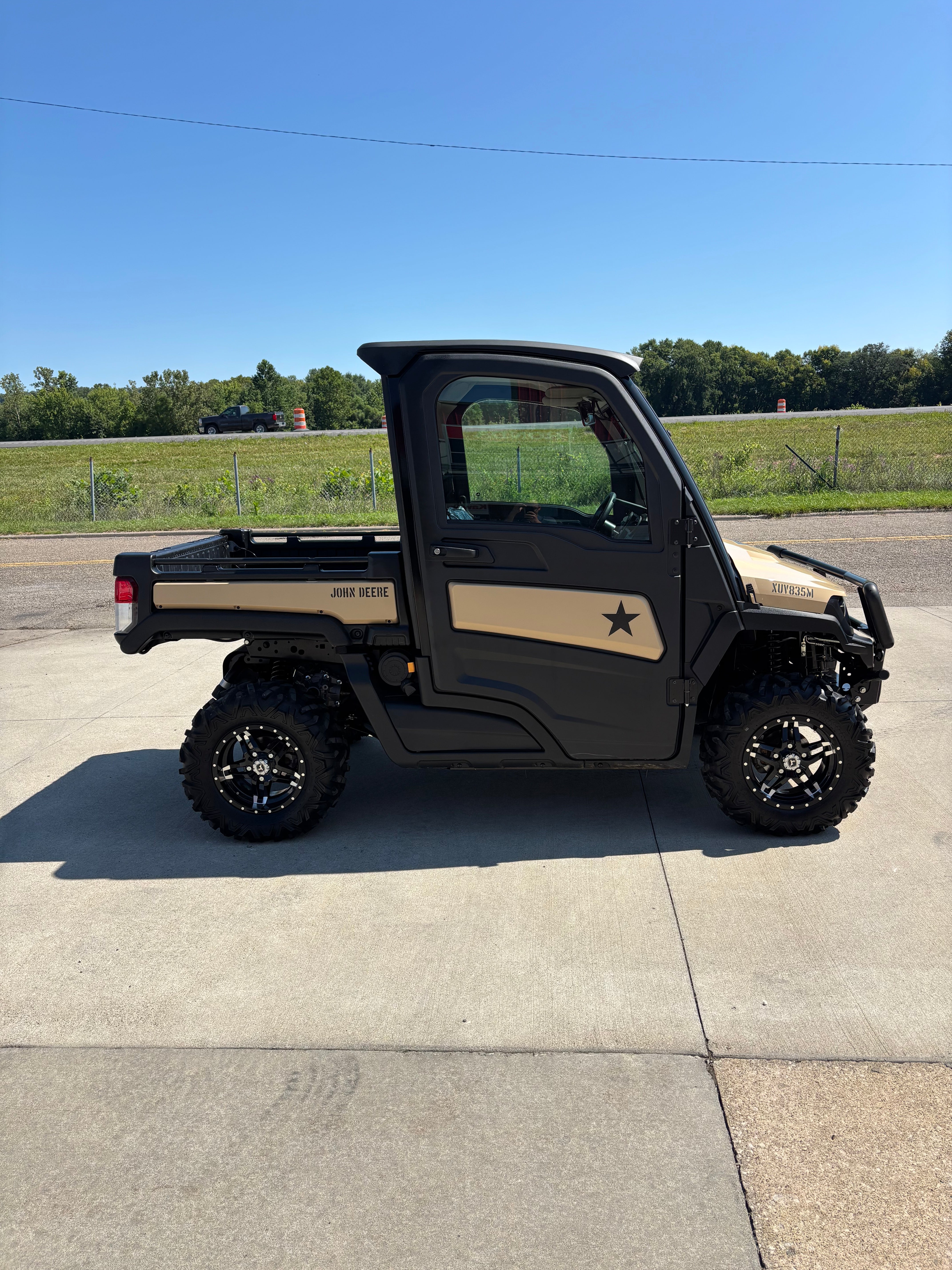 Used 2022 John Deere Gator XUV835M Side By Side