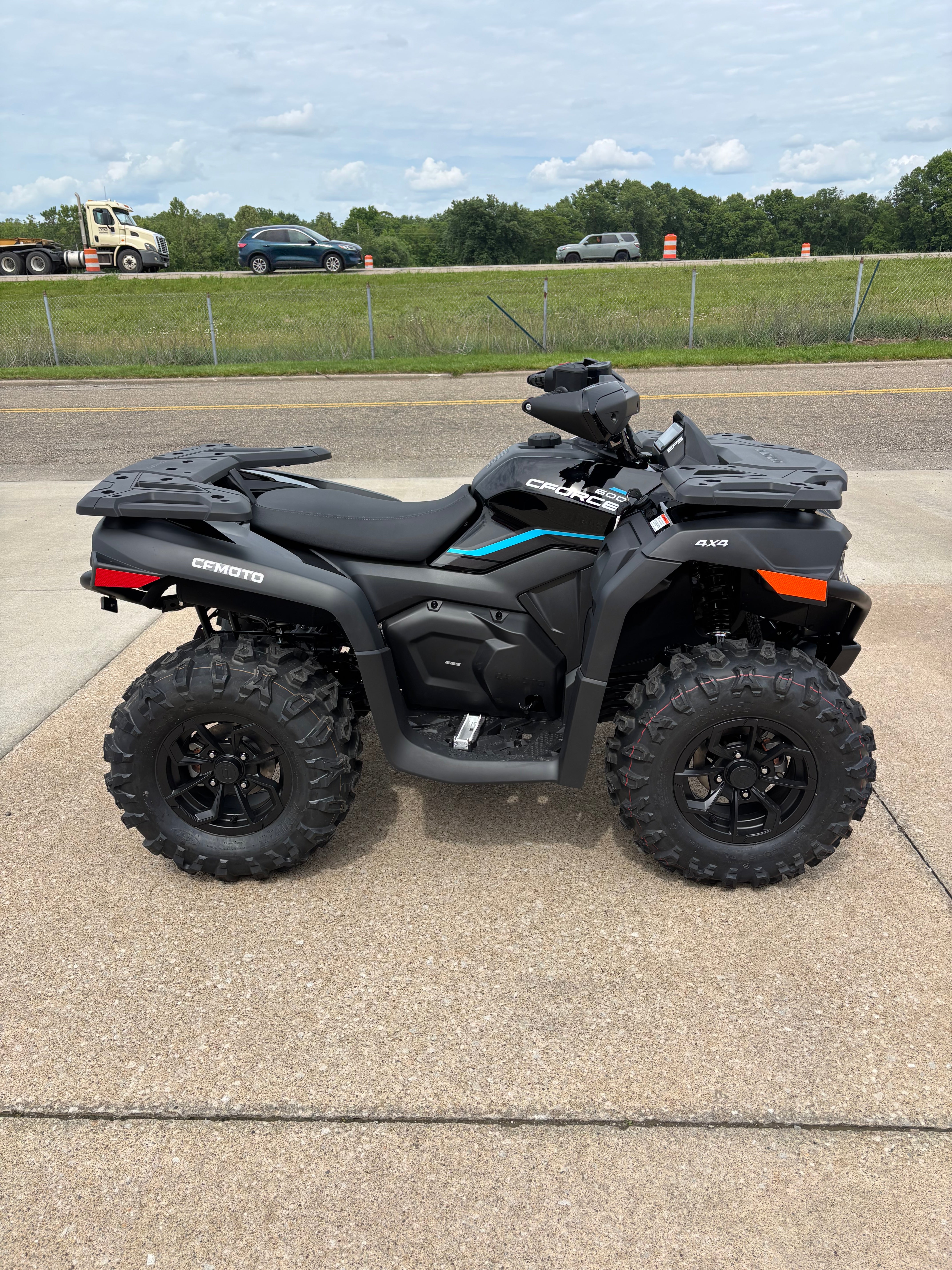 2026 Cfmoto Cforce 600 Black