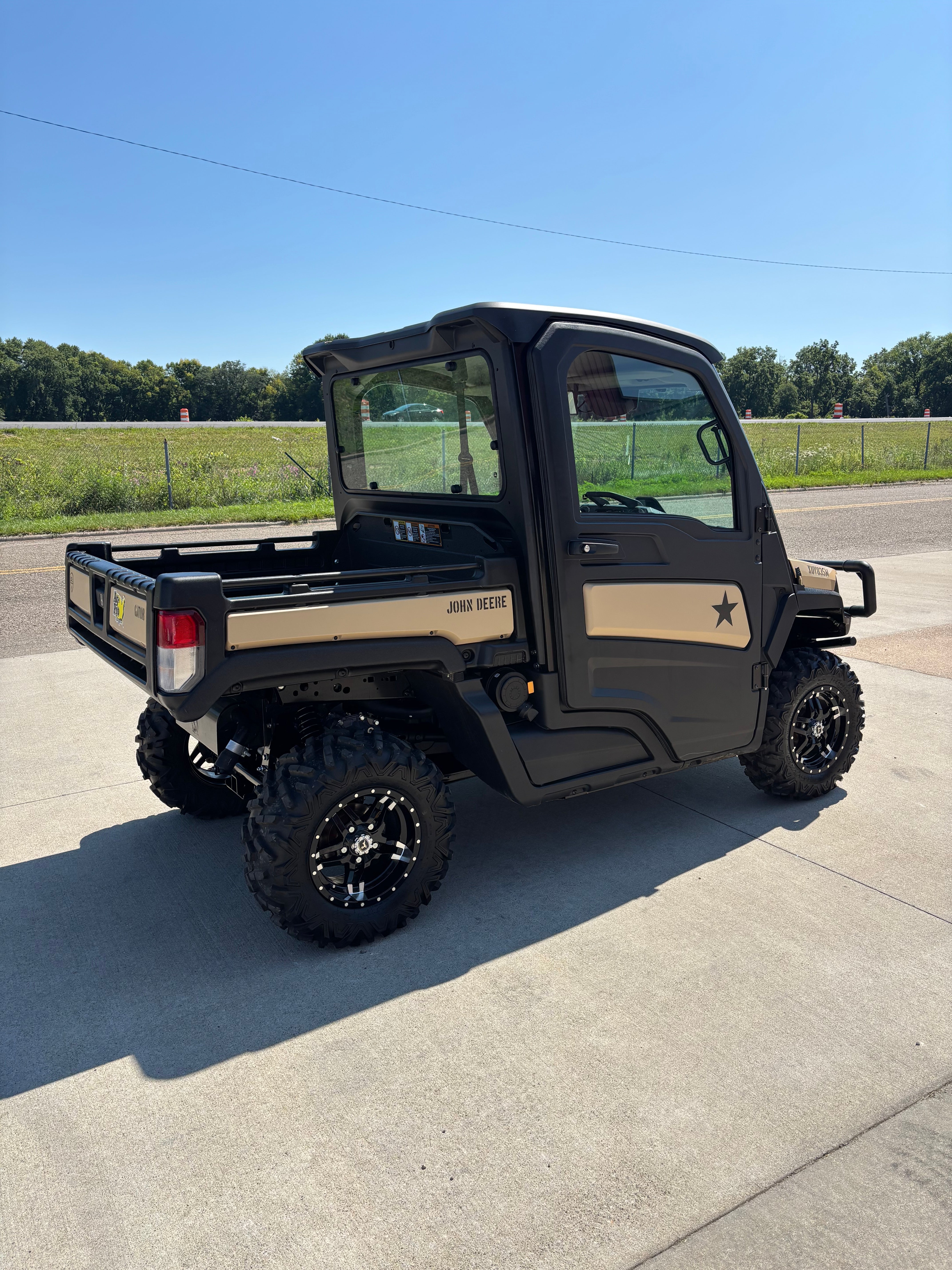Used 2022 John Deere Gator XUV835M Side By Side