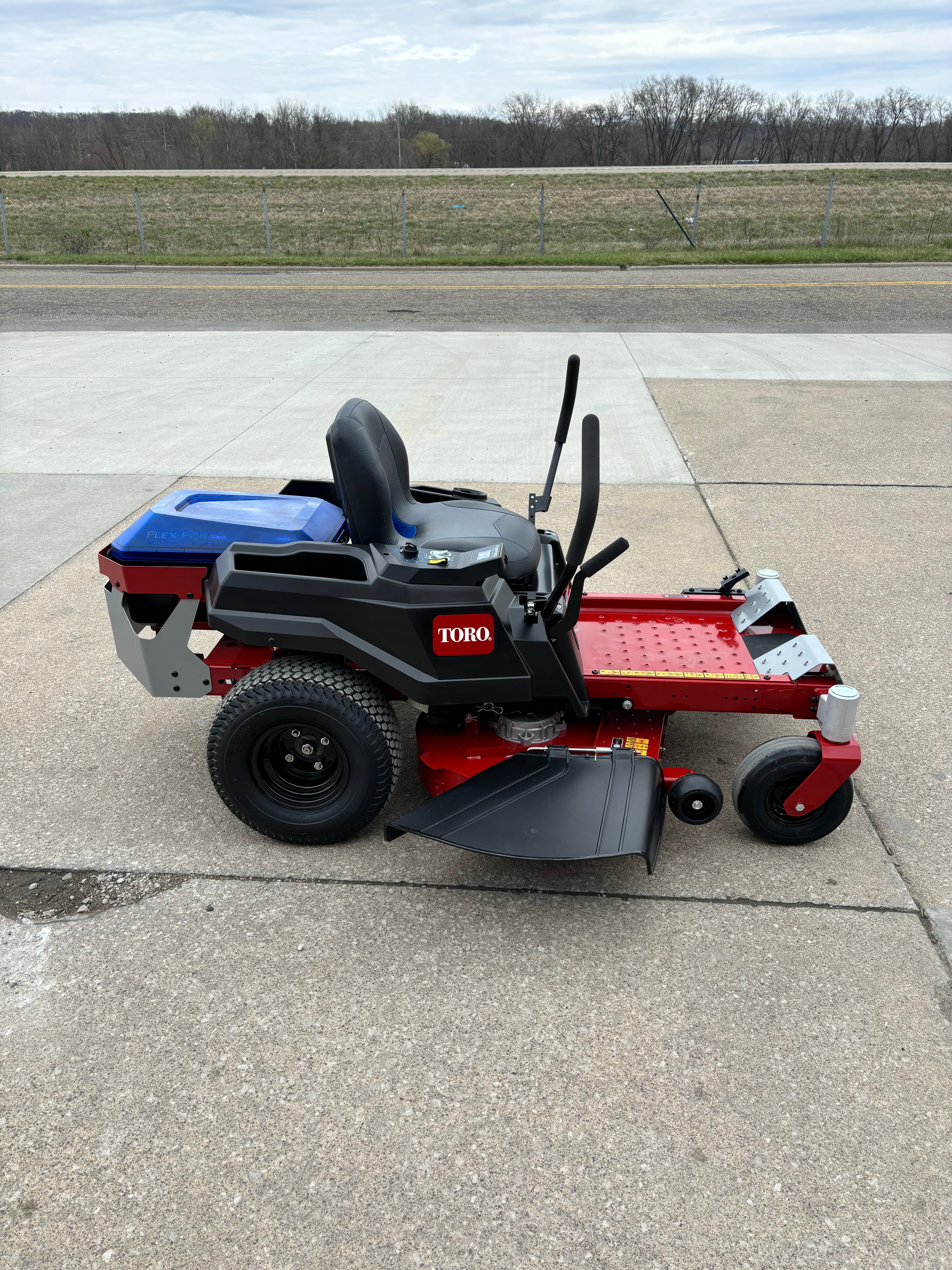 Toro Timecutter 42'' Battery Zero Turn Mower