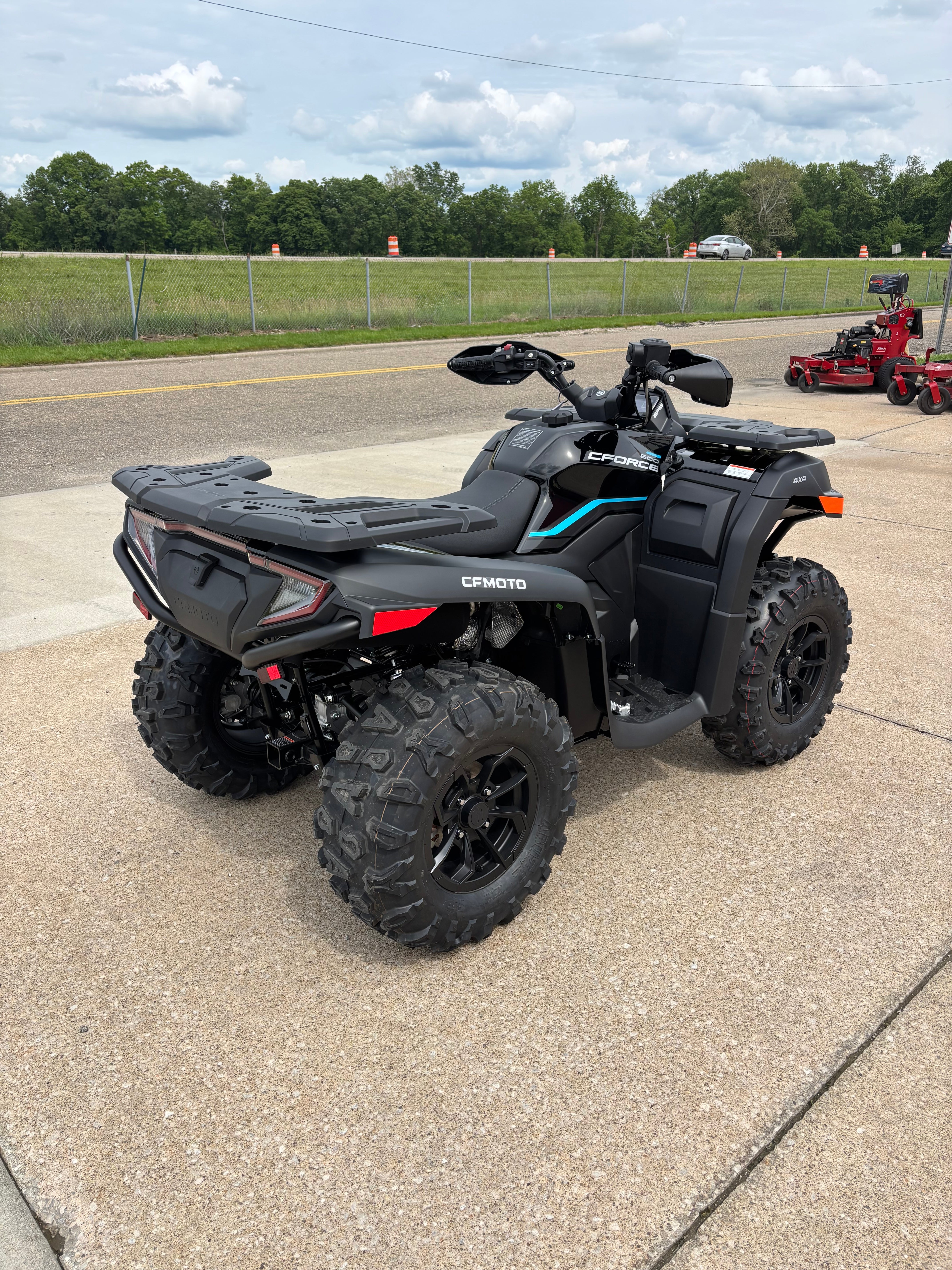 2026 Cfmoto Cforce 600 Black