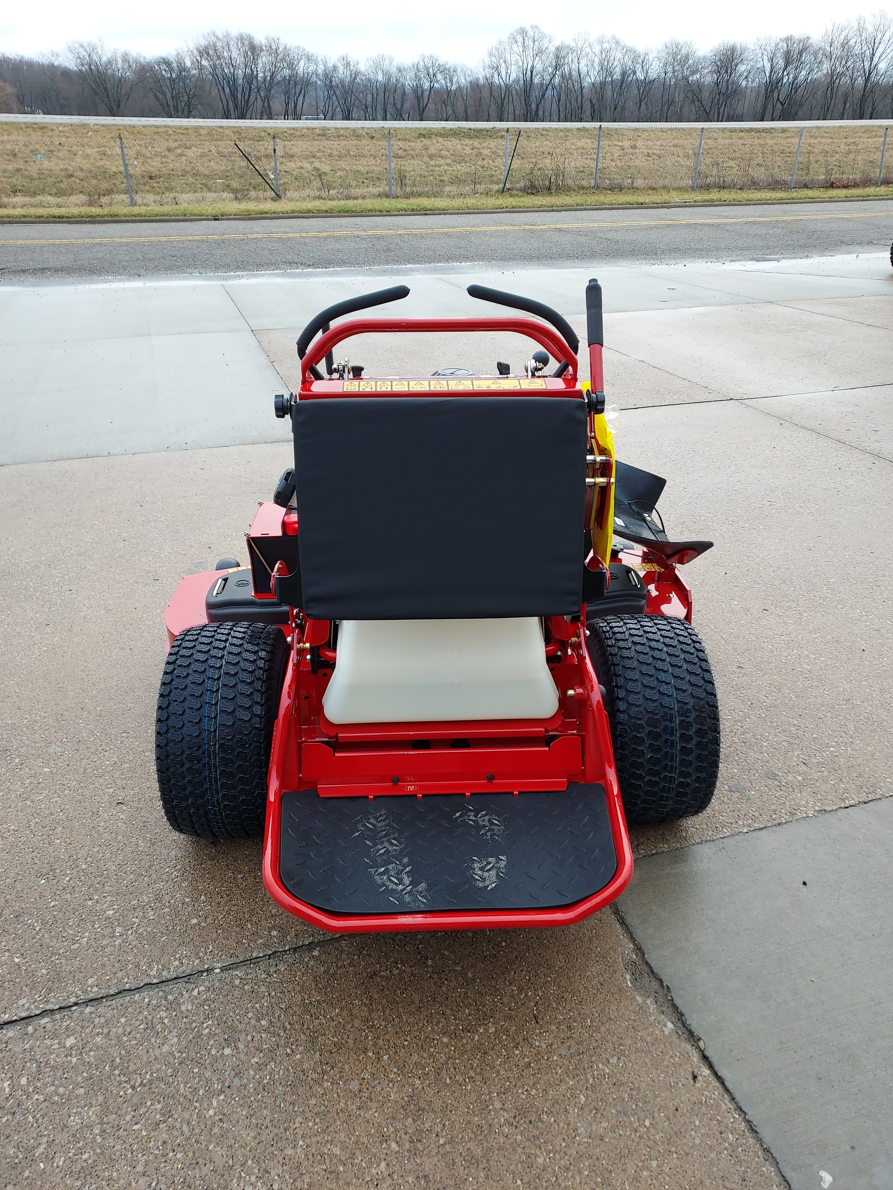 Stand Up Commercial Turn Mowers KIOTI Commercial ZXS 48