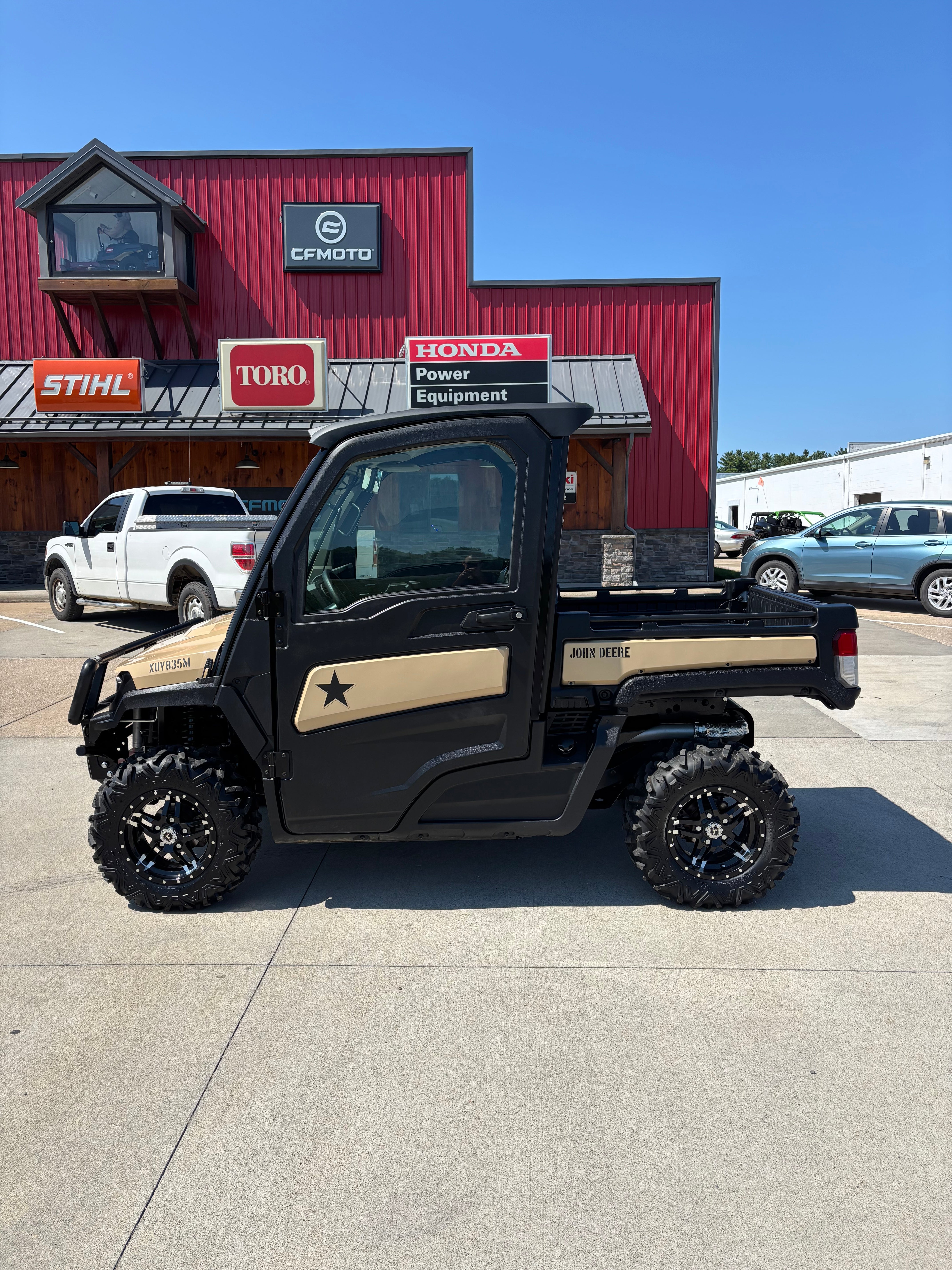 Used 2022 John Deere Gator XUV835M Side By Side