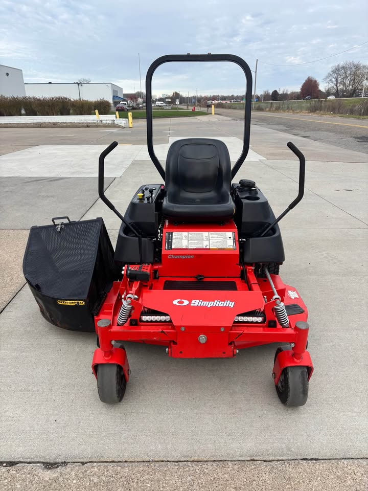 Used Simplicity 48'' Zero Turn Mower