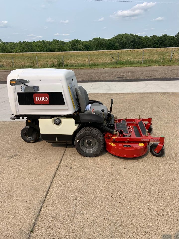 Toro 8000 Series Direct Collect Commercial Zero Turn