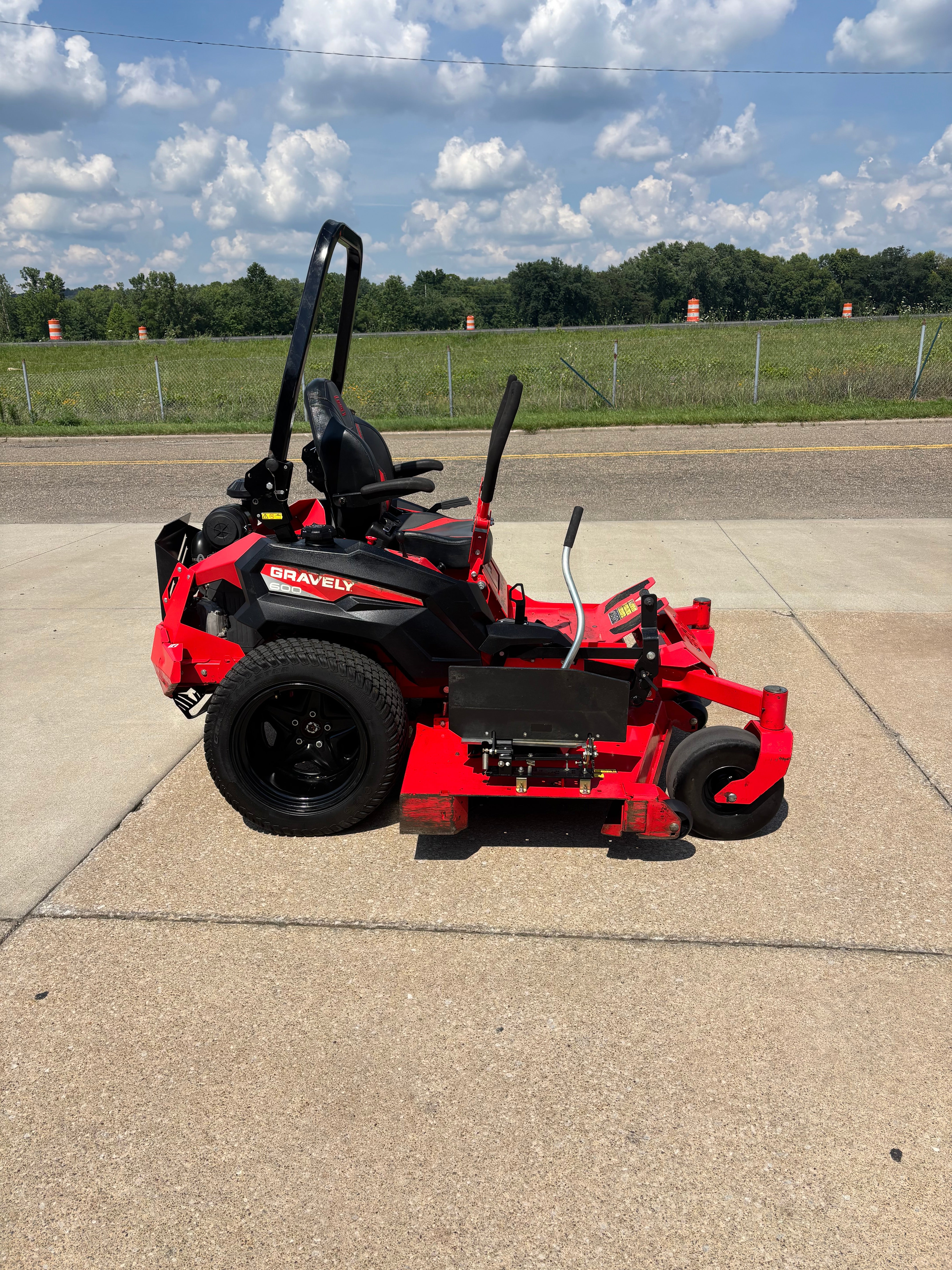 Used Gravely 600 72'' Pro Zero Turn Mower