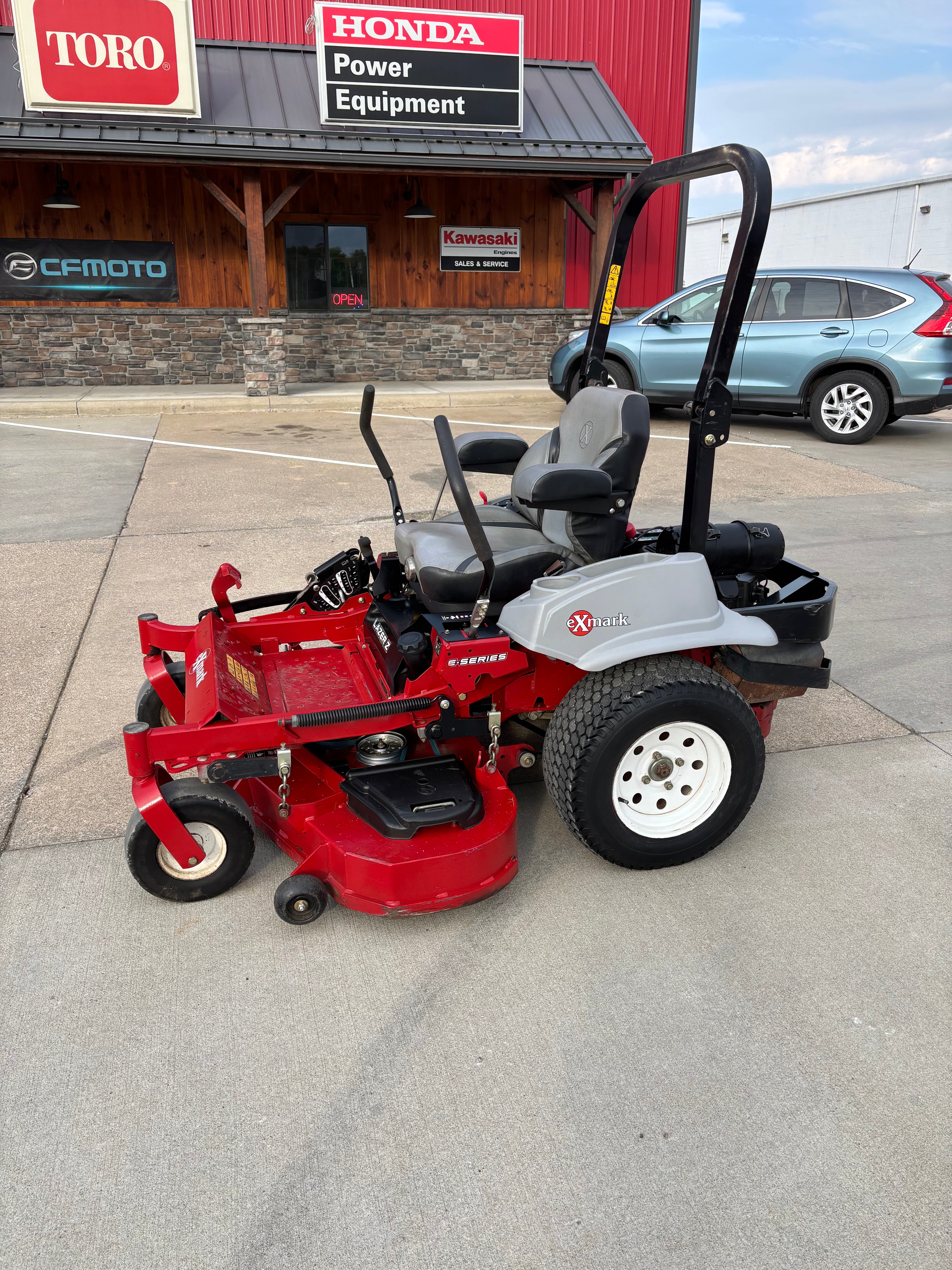 Used Exmark Lazer Z E Series Commercial Zero Turn Mower